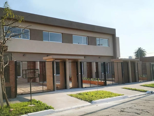 Venta Duplex A Estrenar Con Cochera Y Patio En Castelar