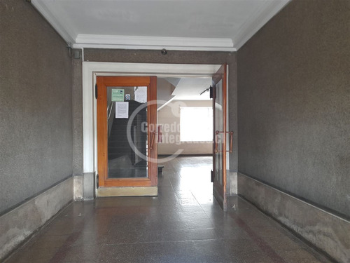 En Paseo Bulnes, 10 Privados, 4 Baños, La Moneda
