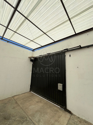Casa En Venta En Col. Cuauhtemoc De Un Solo Nivel Con Jardín