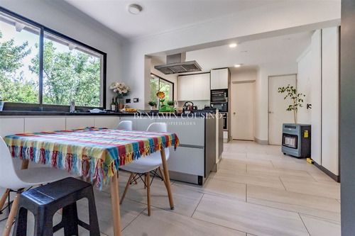 Casa En Venta De 4 Dorm. En Colina