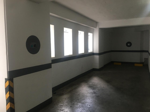 2 Estacionamientos Cubiertos Ubicado En Pb, Edificio Zen