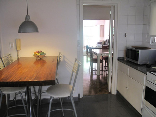 ¡3 Dormitorios, Con 150 M2 Cubiertos, Balcón, Cercano A Cancillería!