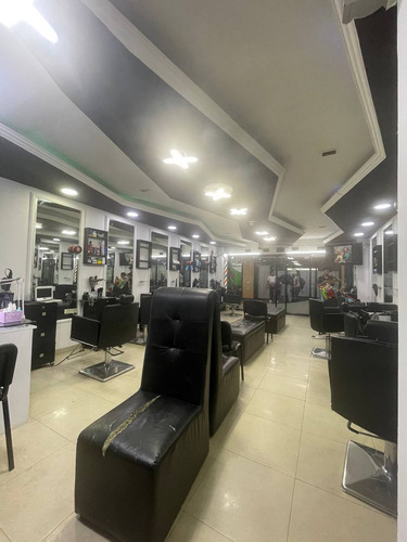 Venta De Local Comercial Con Peluquería Guatire Miranda. La.