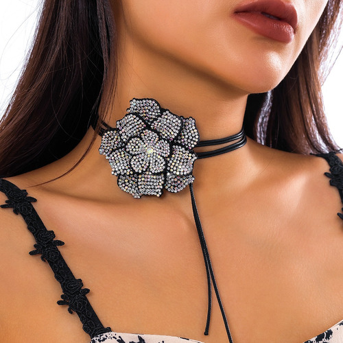 Collar De Cadena Larga Con Flores De Diamantes De Imitación