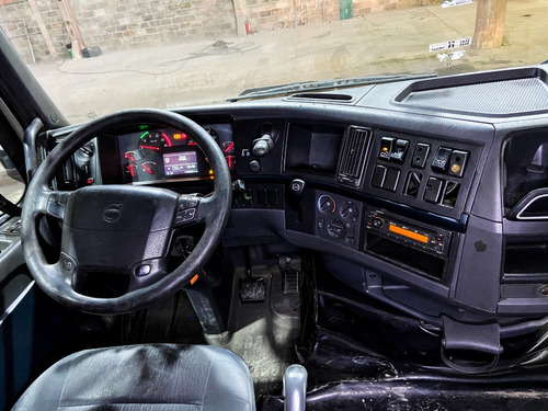 Imagem 9 de 12 de Volvo Fh 460 6x2 2014 = Actros 2546, Axor 2544, Scania R440