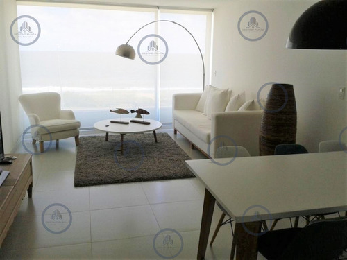 Muy Buen Apartamento Frente Al Mar, 2 Dormitorio Y Dependencia - Playa Mansa