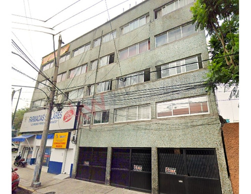 Edificio Con Local En Esquina Sobre Avenida Principal: Calz. Ignacio Zaragoza