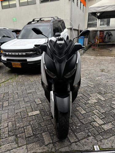Moto Yamaha X- Max 300