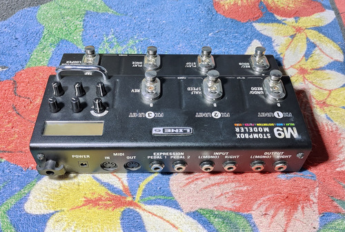 Line 6 M9 Stompbox Modeler C/ Fonte Bivolt - Willaudio (Usado)
