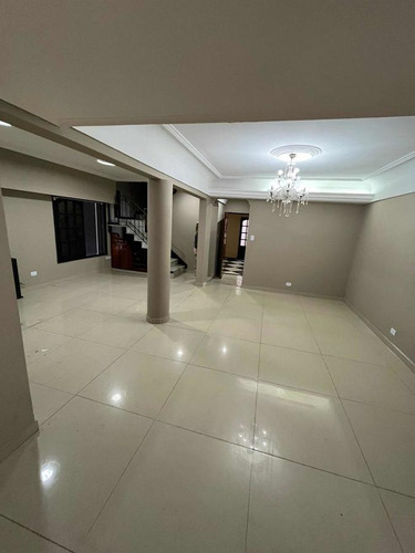 Imagen 4 de 29 de Casa En Venta - 6 Dormitorios 5 Baños - 300mts2 - Tablada