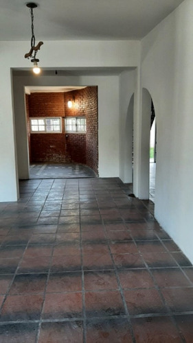 Imagen 2 de 30 de Permuta - Casa De 8 Ambientes En Venta - Ituzaingo Norte