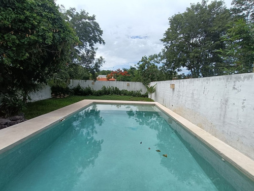 Venta De Casa De Un Piso En Baspul De 3 Recámaras, Semi Amueblada