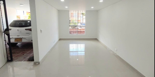 Venta De Casa 120mt2, 4 Alcobas Una En 1°piso, Reserva Plaza, Rionegro