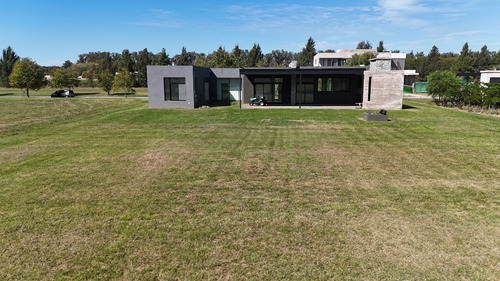 Casa Al Golf Con 3 Dormitorios En Everlinks, Lujan