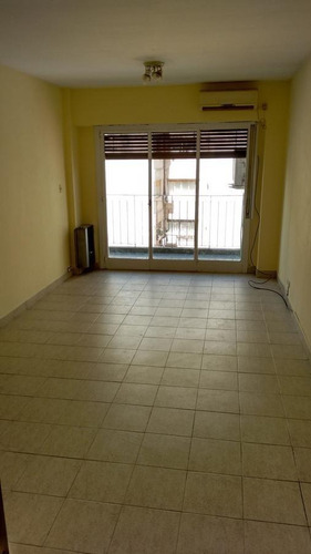 Imagen 3 de 12 de Departamento 3 Ambientes Al Contrafrente- Villa Urquiza