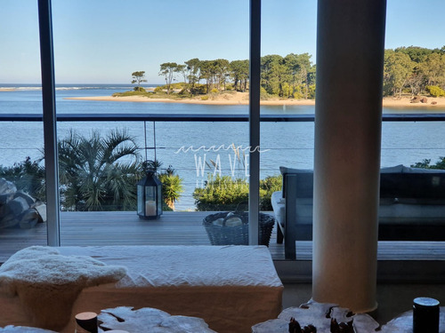 Alquiler De Apartamento De 3 Dormitorios En Suite En La Barra, Punta Del Este.