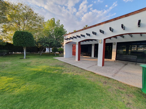 Hermosa Residencia En Centro Sur, Claustros Del Sur, C.342 M2, 3 Niveles