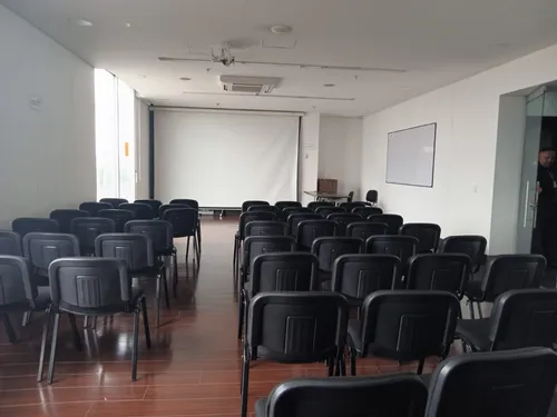 Oficina En Arriendo/venta En Chico Norte Iii. Cod A1105010