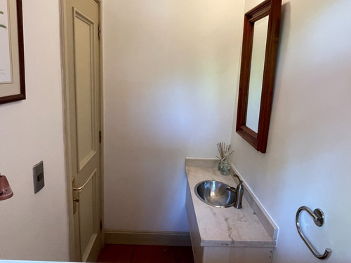 Preciosa Casa En Venta 5 Dorm Piedra Roja Chicureo Colina