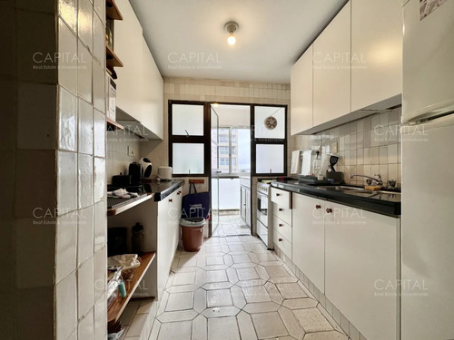 Apartamento De Cuatro Dormitorios Y Dependencia En Venta, Punta Del Este.