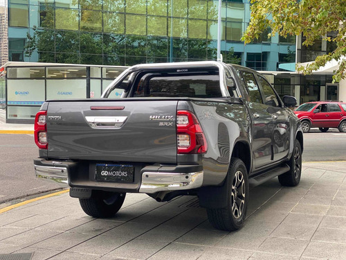 Imagen 16 de 25 de Toyota Hilux 2.8 Cd Srx 177cv 4x4 At 2021 500km