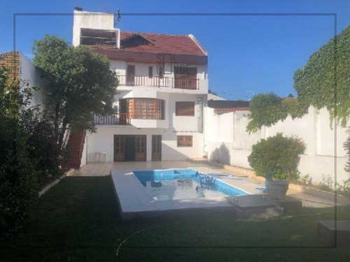 Imagen 1 de 25 de Loma De Stella Maris. Importante Chalet Con Piscina.