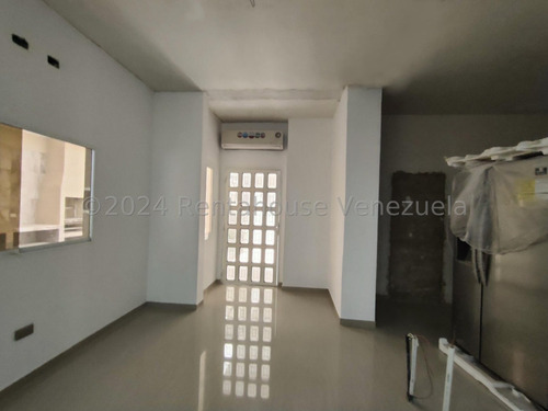 Lujoso Townhouse En Venta Ubicado En La Morita Urb Villas Ingenio I Db 24-28766