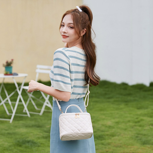 Embroidered Cosmetic Bag Mini Large Capacity Portable