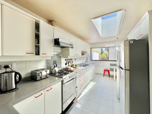 En Venta Encantadora Y Sólida Casa Con Linda Vista, Zapallar