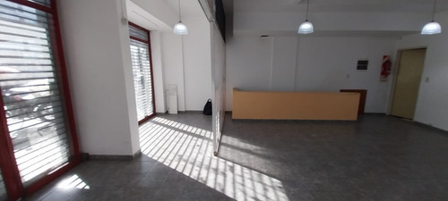 Excelente Local De 90 M2 Sobre Avenida!!!