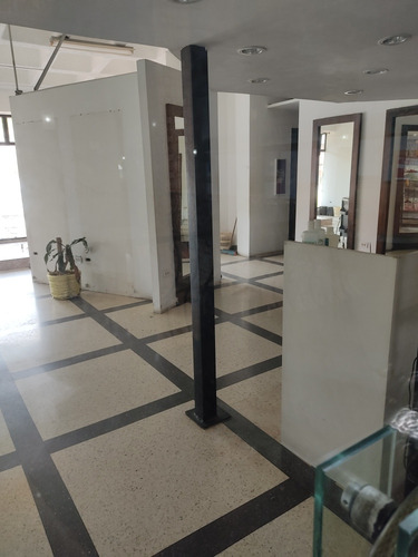 Vendo Gran Local C.c Casona 1. Asesor Inmobiliario Silvia Jaramillo.