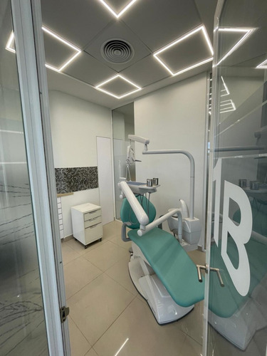 Local Comercial Vacio Y Conversable Si Queda Como Clinica