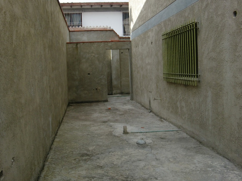 Los Naranjos Del Cafetal Calle Privada Vigilancia 577mts Tanque 52.000lts Lista Para Acabados Jardín 6h/6b/6 Puestos Oportunidad!