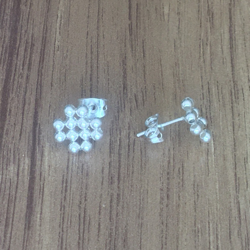 Imagen 4 de 8 de Arete Broquel De Plata .925 Tejido Bolitas Mujer Agálea