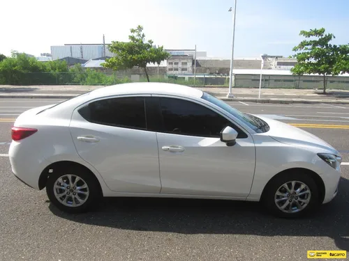 Mazda 2 1.5 Touring Sedan