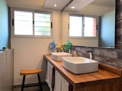 Casa En La Península De Punta Del Este En Venta - Seis Dormitorios Y Piscina - Ref : Eqp3144