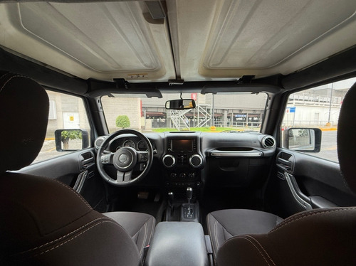 Jeep Wrangler 3.6 3p Sahara V6 4x4 At