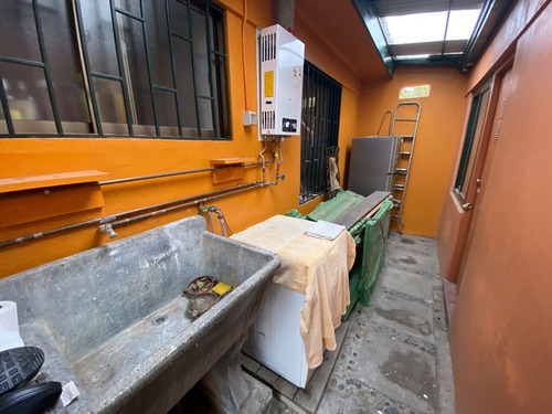 Perfecta Para Remodelación Calle Montenegro