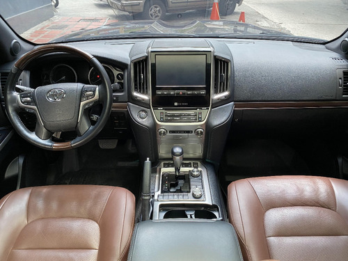 Imagen 13 de 13 de Toyota Land Cruiser 200