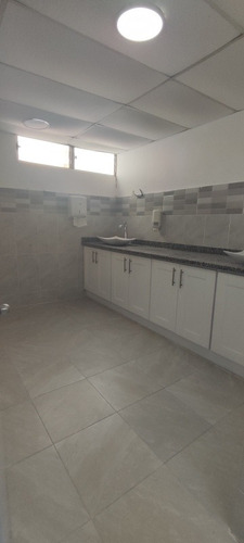Imagen 5 de 6 de Alquilo Local 1500 Metros 1er Y 2do Piso U$ 20,000.00
