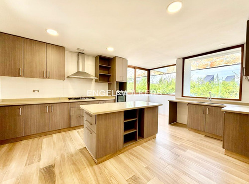 Espectacular Casa Moderna 6 Dorm., Sector Algarrobal
