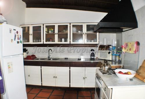 Imagen 4 de 14 de En Venta Casa De Dos Dormitorios Colonia Del Sacramento