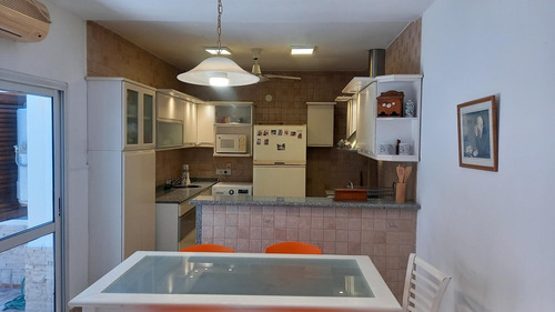 Hermosa Casa 4 Dormit, Pileta Con Caldera, Quincho, Baño Con Jacuzzi. B° Villa Cabrera
