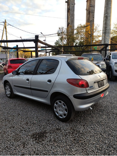 Imagen 4 de 9 de Peugeot 206 2011 1.4 Active 75cv