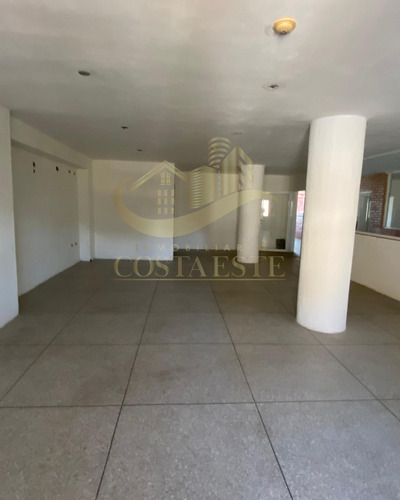 Venta Edificio Comercial De Cinco (5) Niveles Ubicado En Catia La Mar Ref 2356