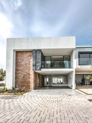 Casa En Venta En Lomas De Angelópolis Zona Cascatta.