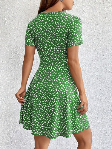 Vestido Corto Informal Con Cuello En V Y Estampado Floral