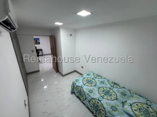 Apartamento Remodelado En Venta, Urb. Los Palos Grandes