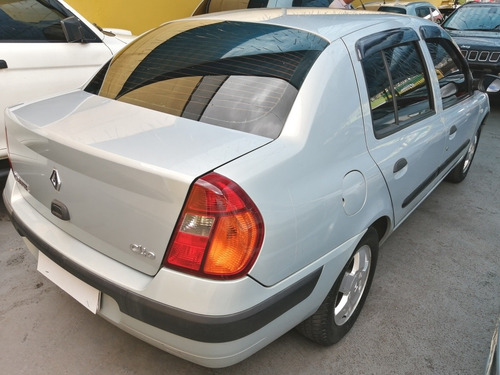 Renault Clio Sedan 1.6 Privilege 2003