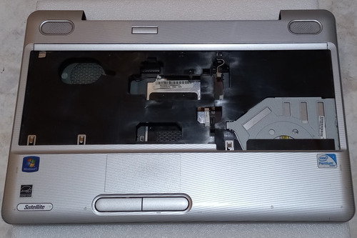 Toshiba L505:  Carcasa Inferior Con Palmrest Y Tapas